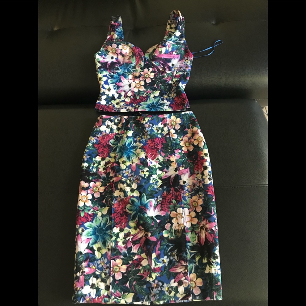Guess floral skirt set